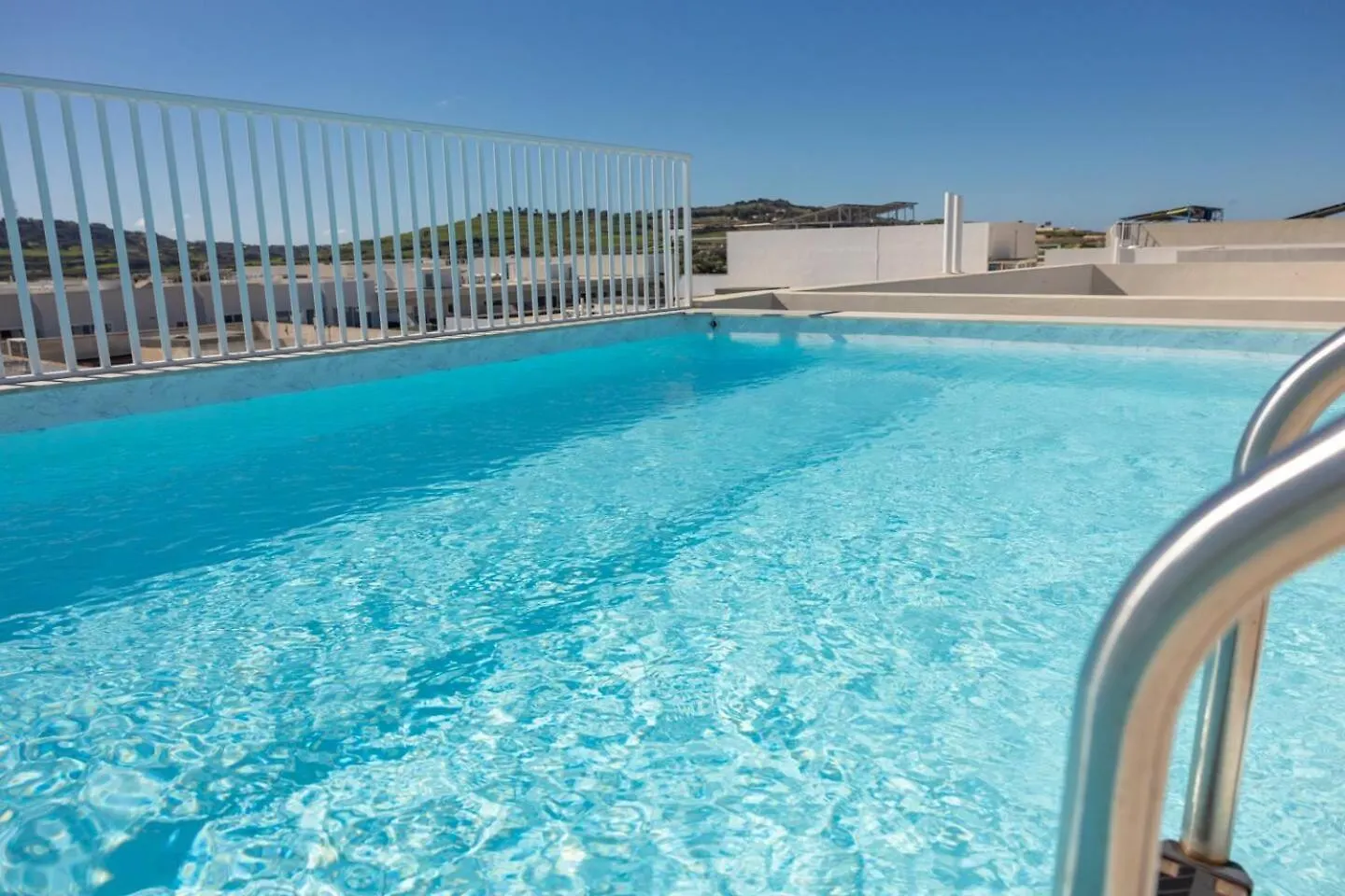 Huge Pool In Mosta Ph - By Homely Malta
